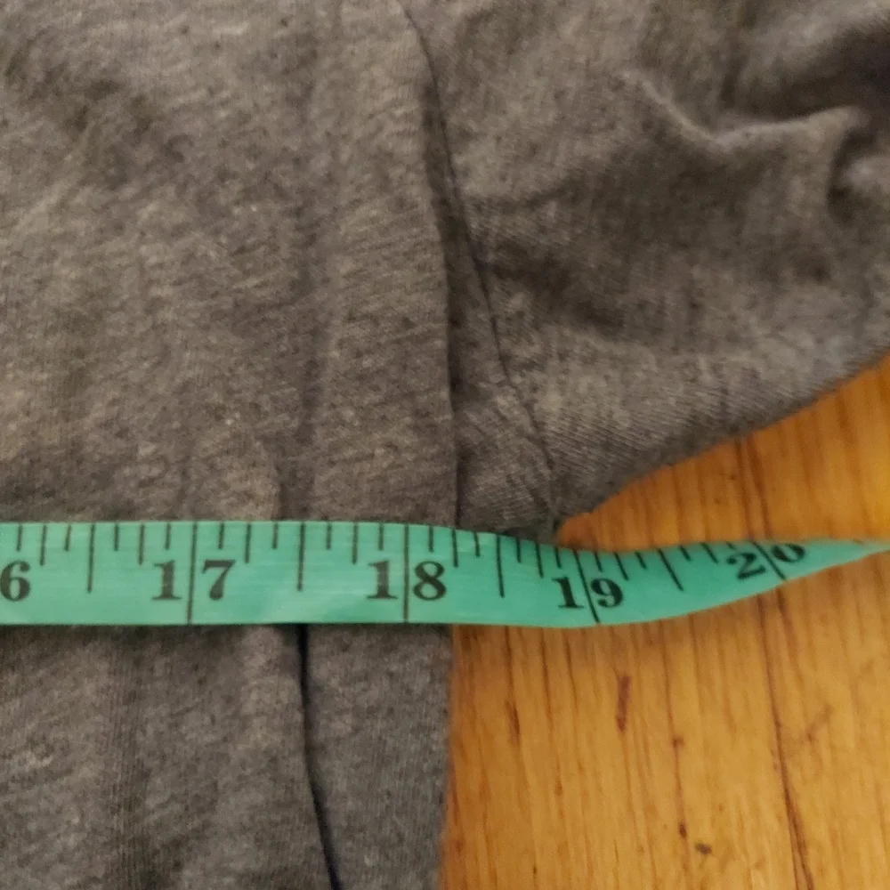 J. Crew Crewneck Graphic Tee Tshirt Size Medium Grey Gray Casual Cotton